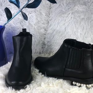 Black pearl boots